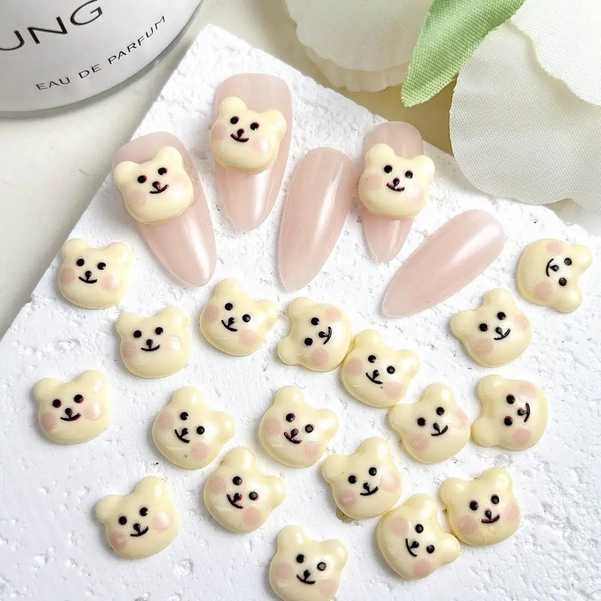 Смола милый мультяшный крем-румяна медведь подвески для ногтей оптом 3D