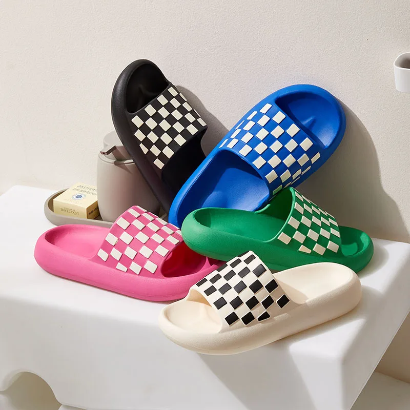 

Women's Summer EVA Slippers Black and White Grid Thick Bottom Non-slip Feeling of Stepping on Shit Couple's Home Slippers