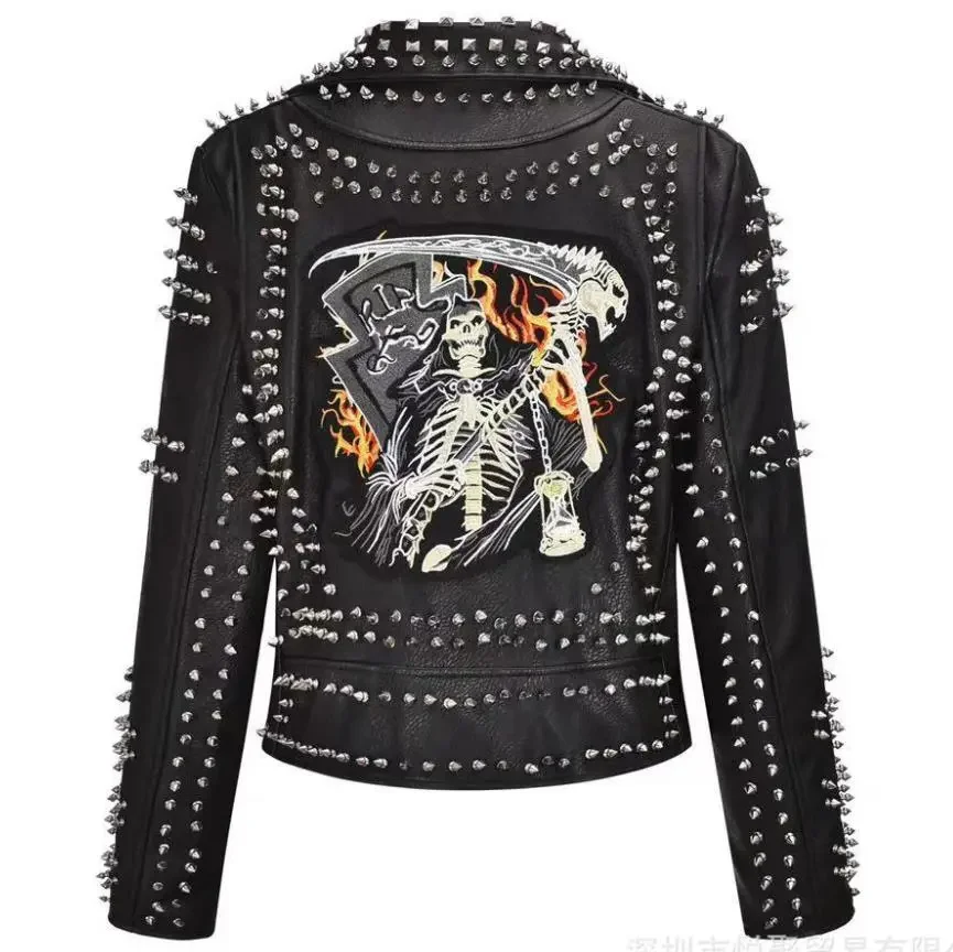 Куртка женская короткая с заклепками и бусинами