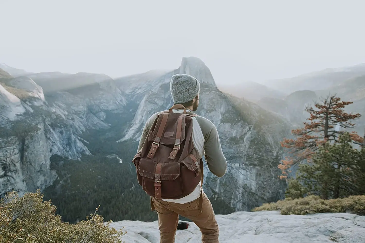 Mountaineering backpack, camera bag, multifunctional canvas outdoor travel waterproof leisure backpack SLR light photography bag