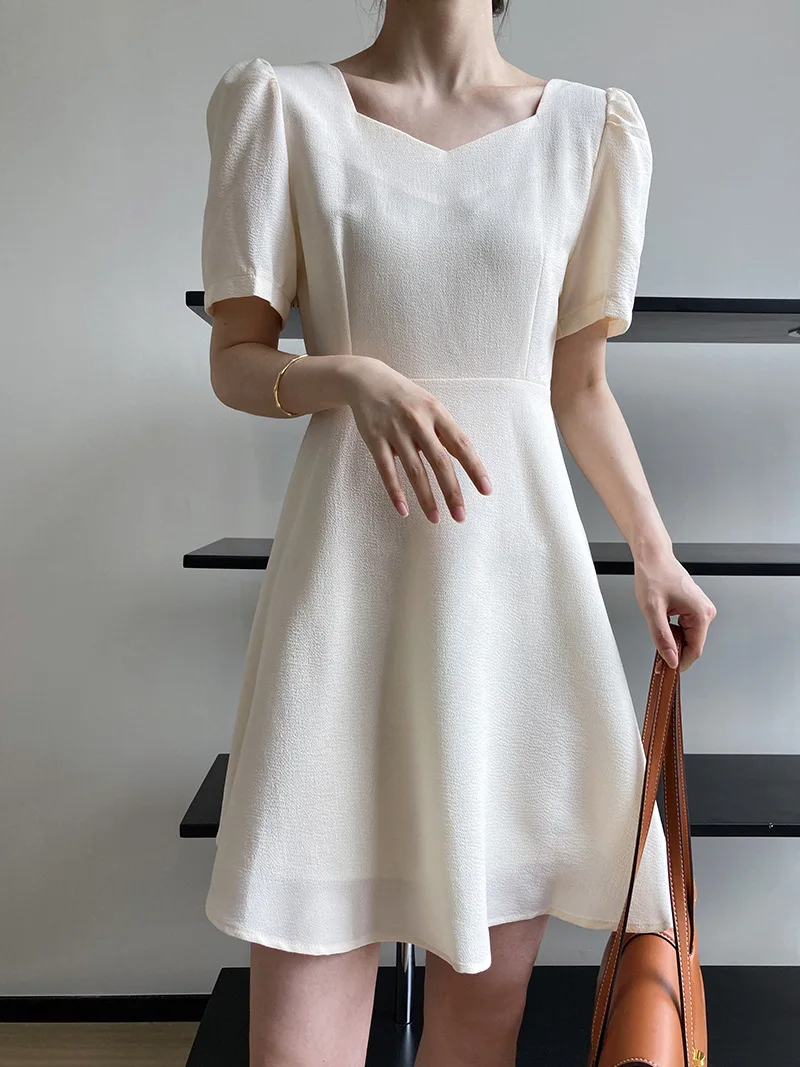 

Summer puff sleeves waist square neck little black dress woman