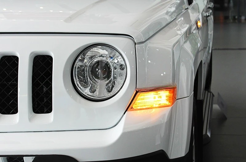 

For Jeep Patriot 2011 To 2014 Year LED Headlights LED Head Lamp Chrome Housing