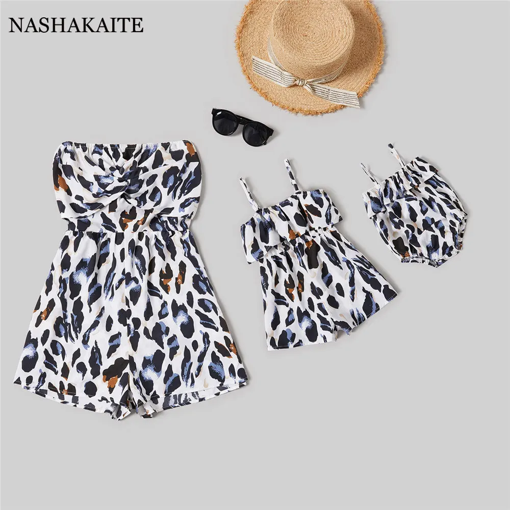 

Mom and Daughter Matching Family Outfits Mom strapless leopard print jumpsuit Daughter Suspender Jumpsuit Mommy and Me Clothes