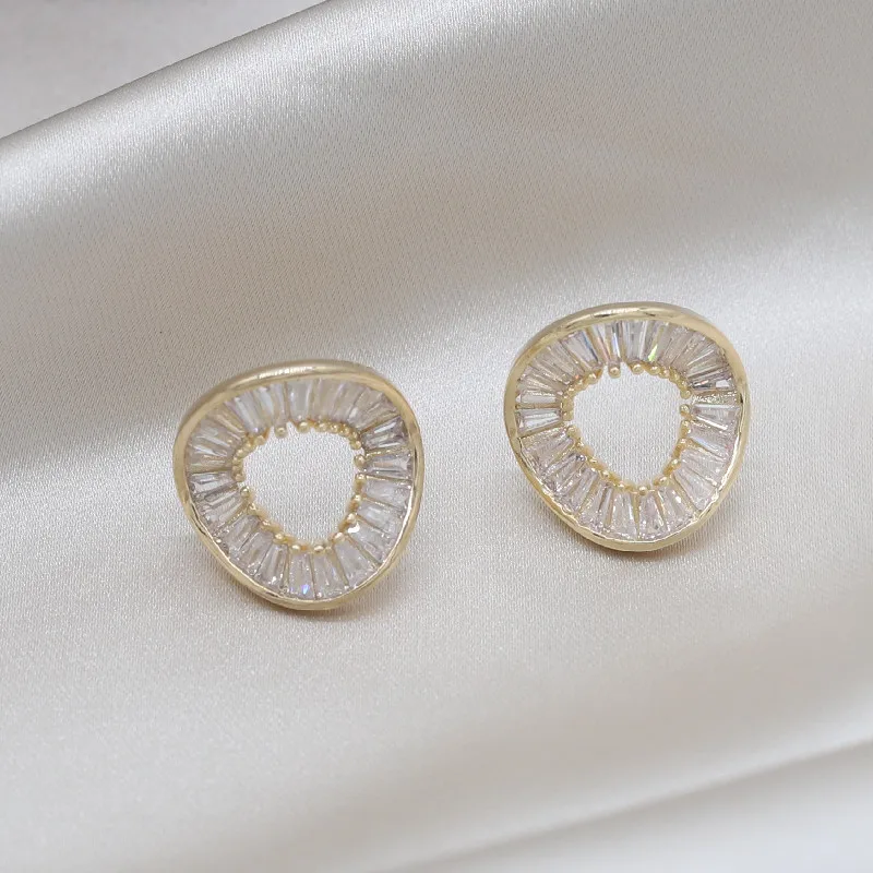 Роскошные изысканные витые круглые серьги из чешского циркония с настоящим