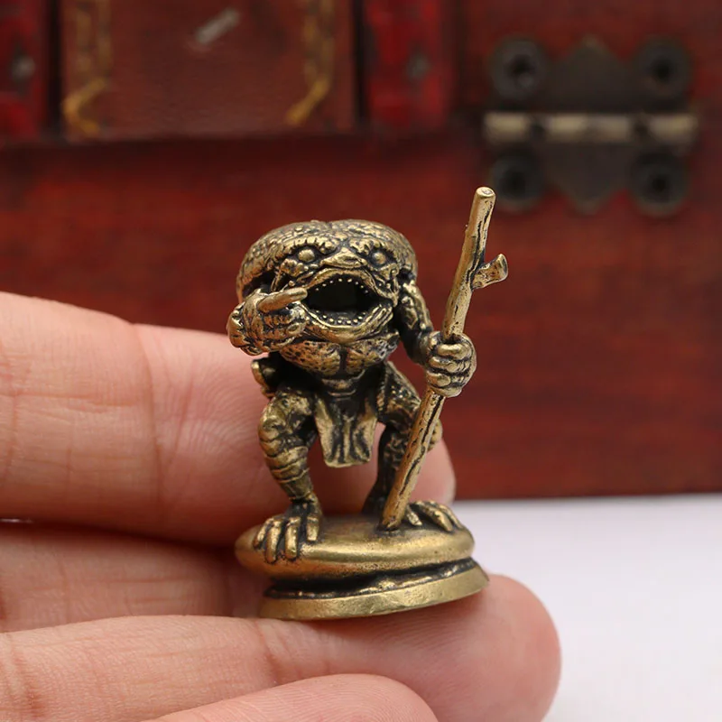 

Статуэтка лягушки-волшебника из латуни