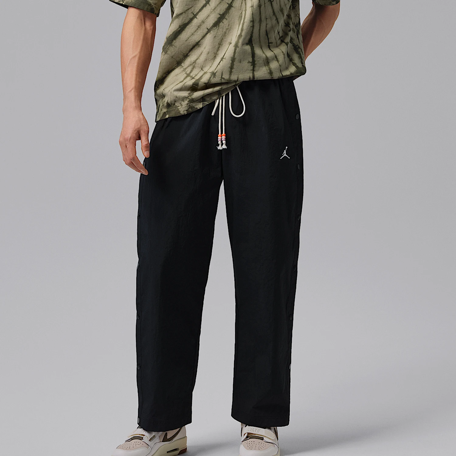 Фото Оригинальные мужские классические брюки Nike Jordan Brooklyn на шнуровке, модель IF1952-010 №1
