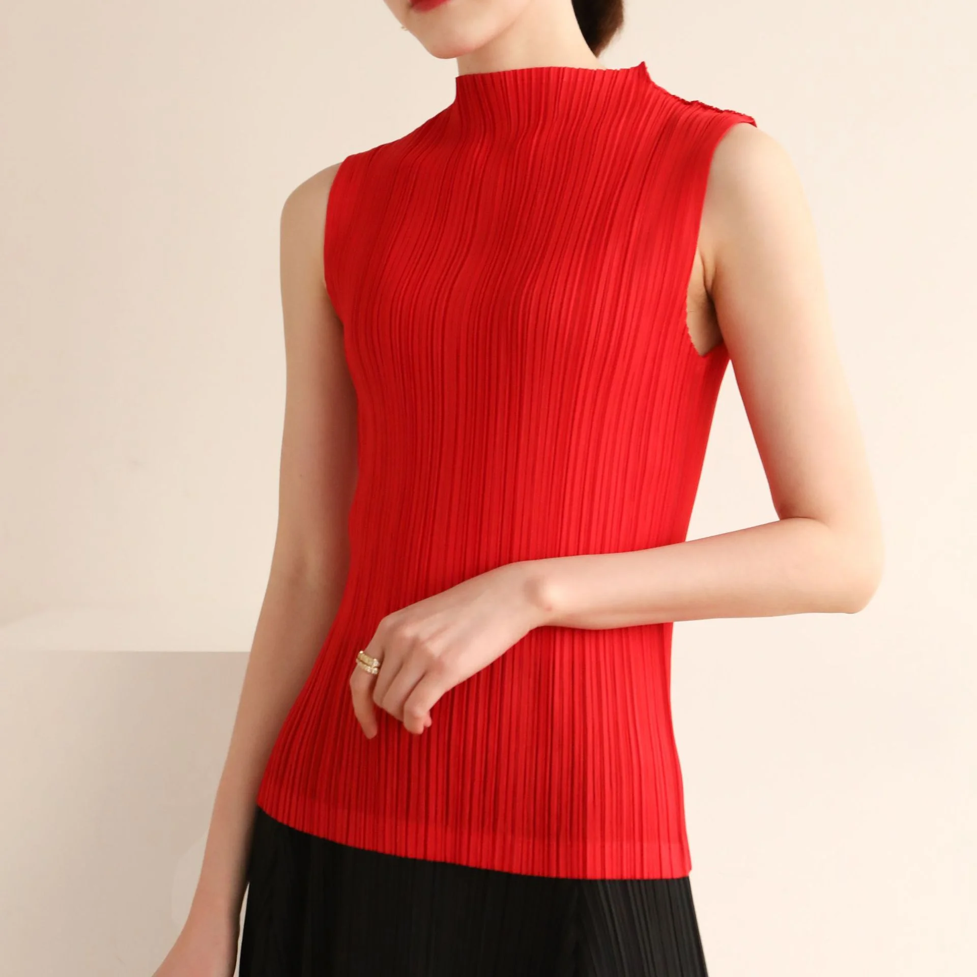 

MIYAKE Pleated Versatile Tank Top 7658