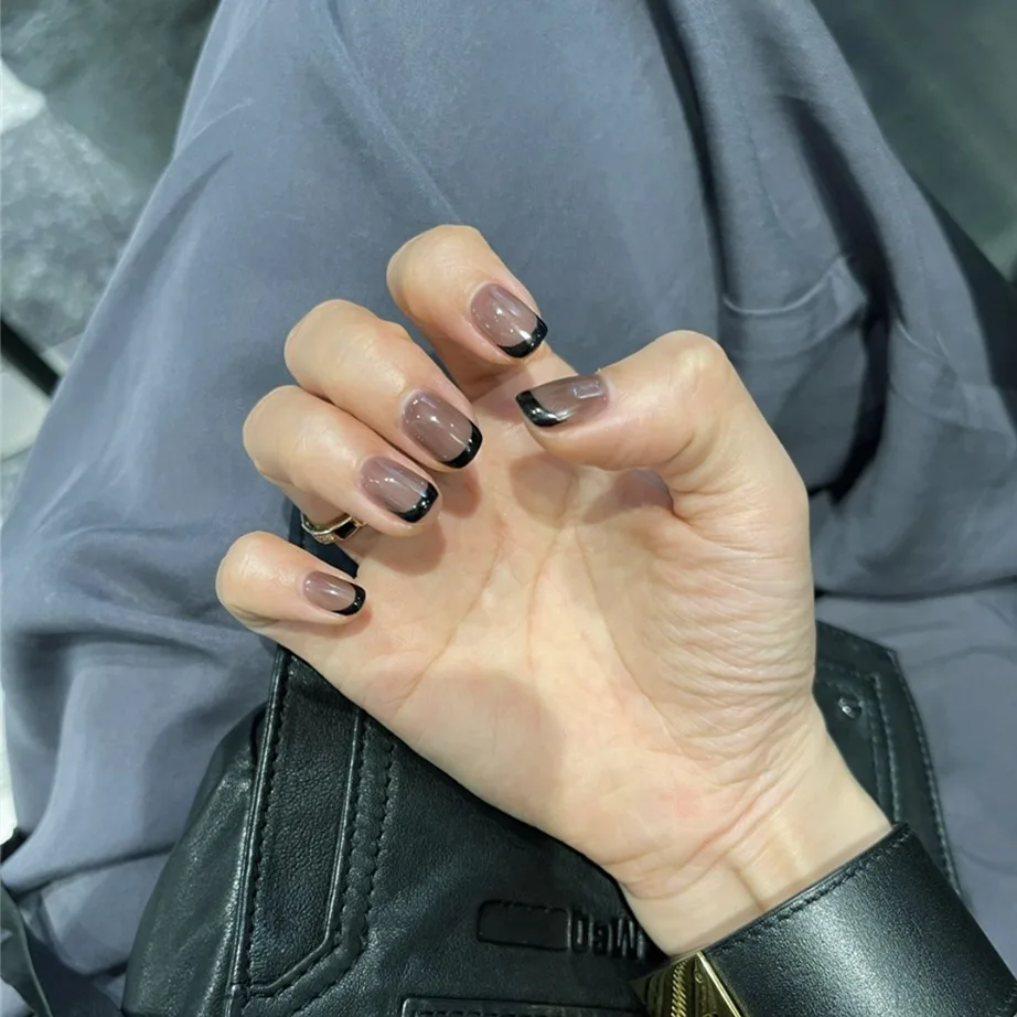 

24Pcs/Box Black Fake Nails Press On Nails Short Square Head French Tips Nails Set Press On Nail With 24Pcs Glue Sticker Nail Art