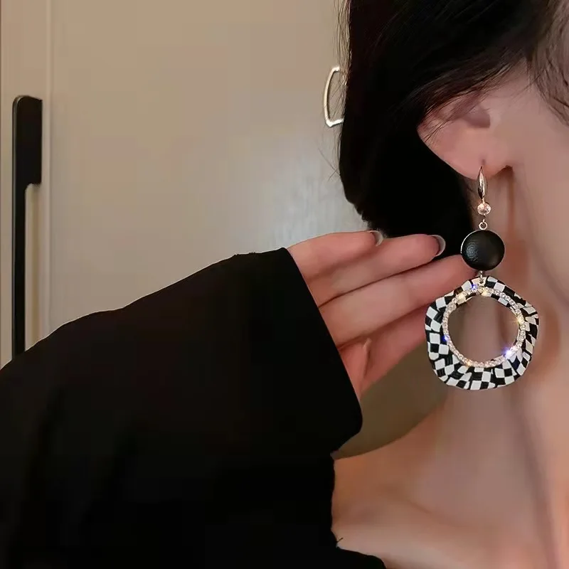 

New Fashion Hyperbolic Drop Earrings For Women Big Geometric Black Circle Charming Dangle Earring Accessories Jewelry Best Gifts