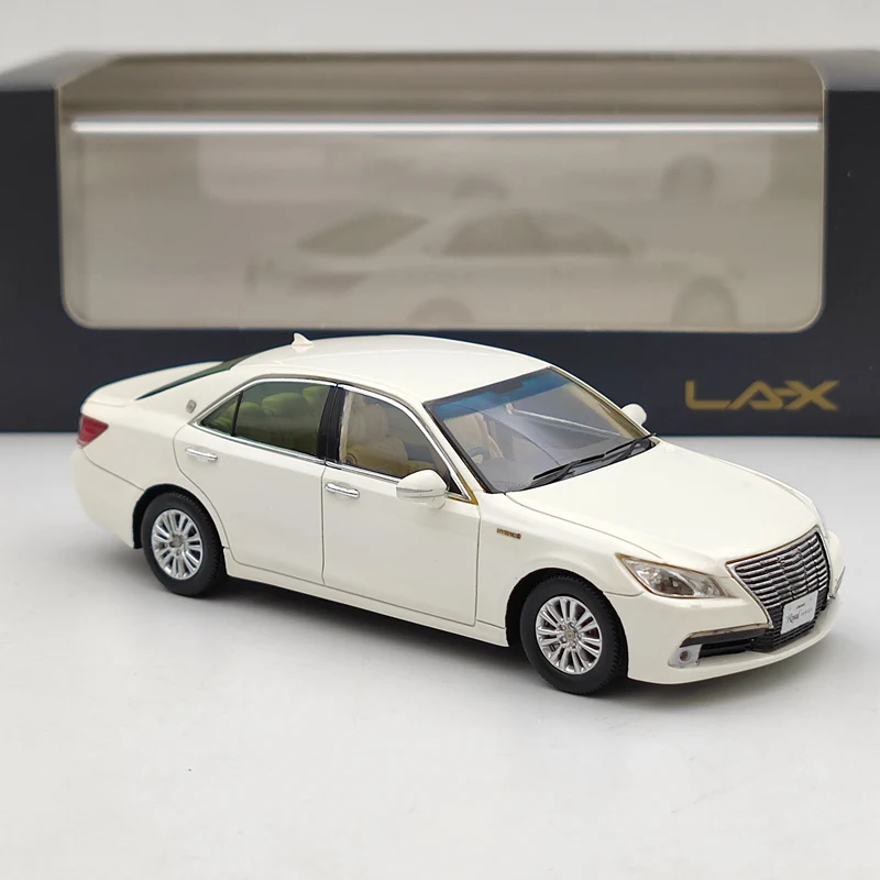 

Искусственная Смола масштаб 1:43 Корона 14-го поколения седан модель автомобиля взрослая ностальгия Классика Коллекция игрушек подарок сувенир статический дисплей