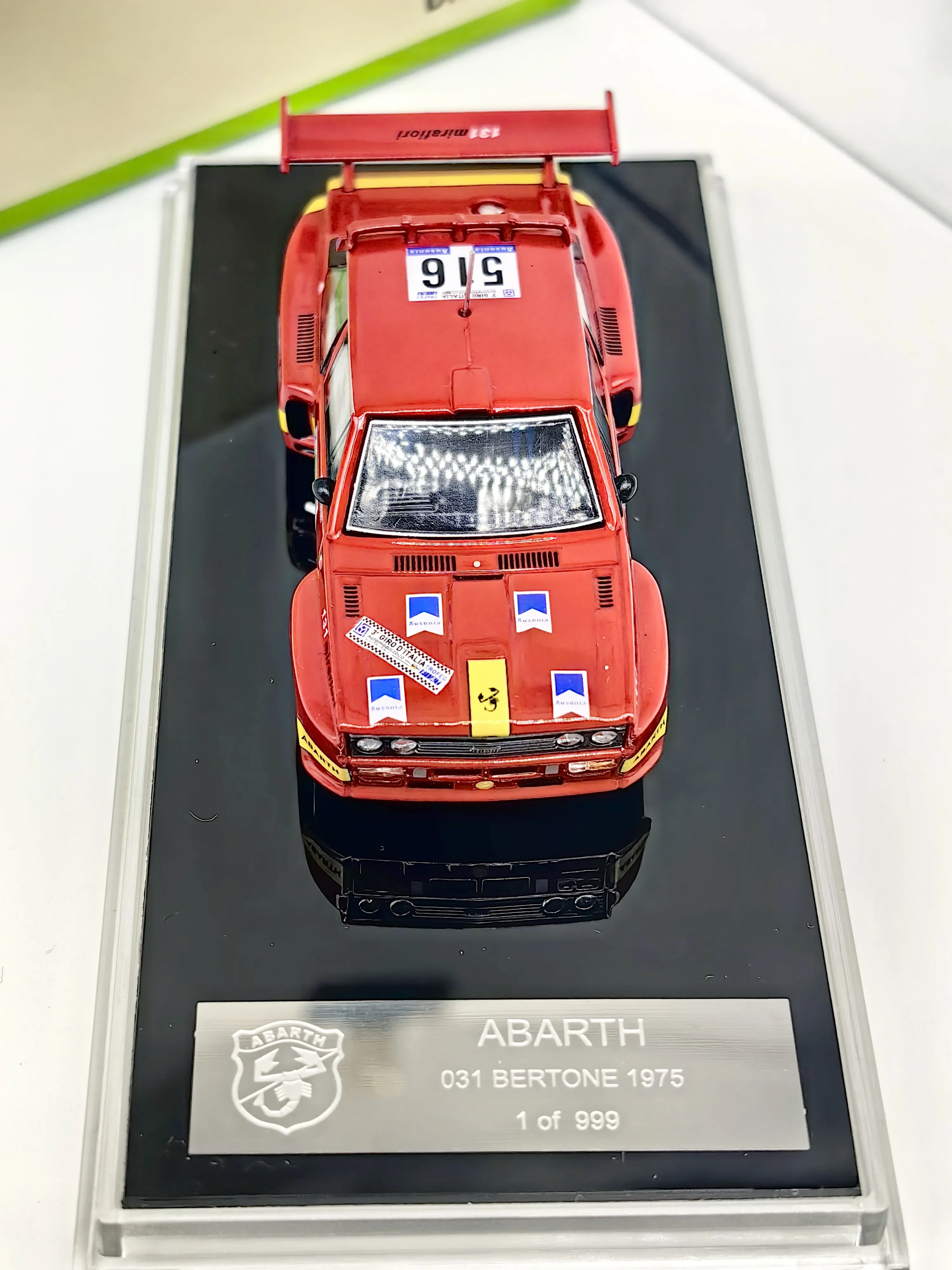 Фото Масштабная модель автомобиля Fiat Abarth 031 Bertone 1975 (1:64) из сплава, коллекционная, для детей №3