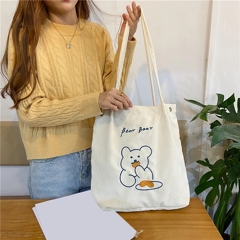 

1 шт. кавайная сумка, японская Вельветовая вышитая сумка через плечо с медведем, женская сумка через плечо, сумка для хранения с животными, но...