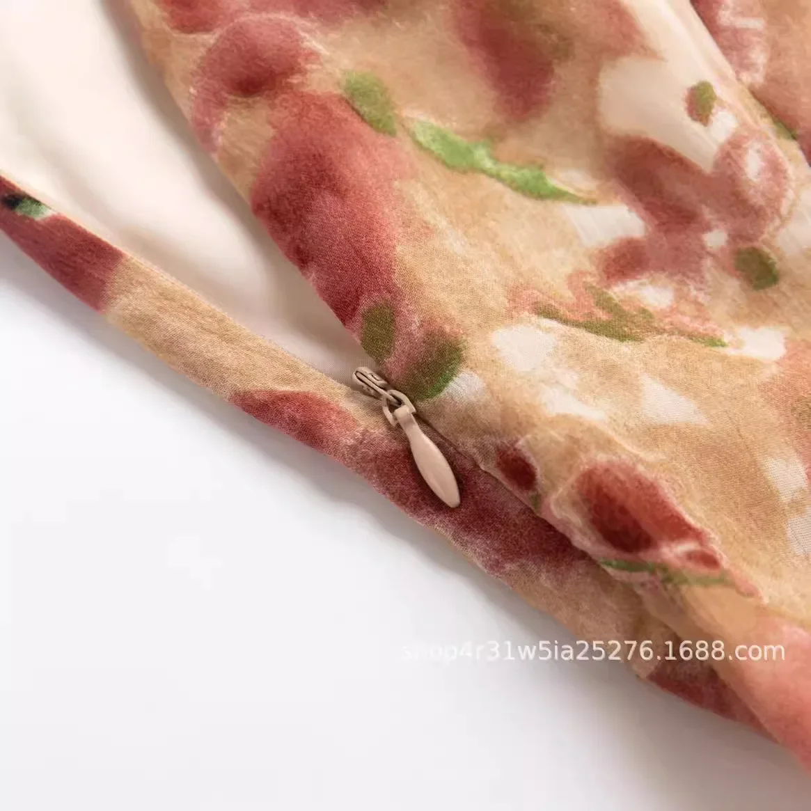 Женское приталенное платье во французском стиле элегантное без рукавов с