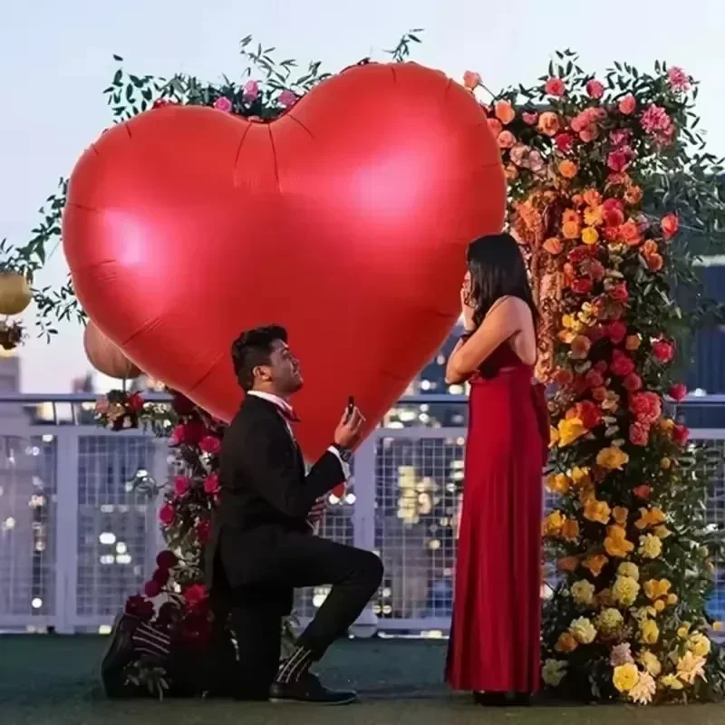 Большие красные сердцевидные воздушные шары из алюминиевой плёнки
