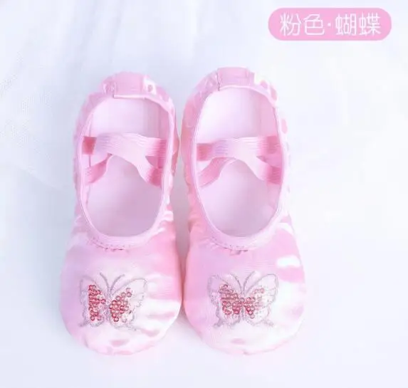 

1pair/lot Girls Flat Dance Shoes Kids Soft Sole Ballet Shoes Children sequins Embroidery Ballet dancing shoes