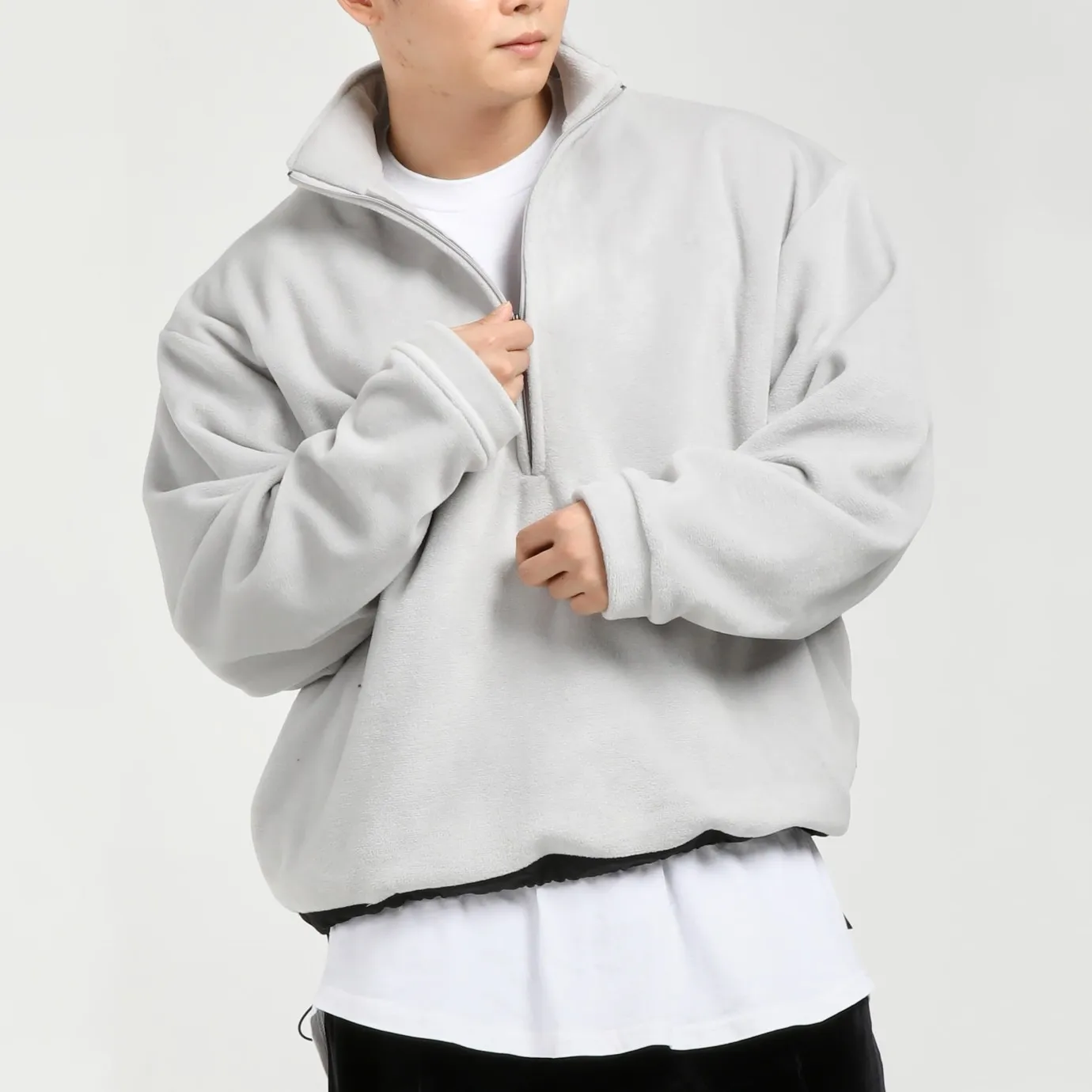 

Мужской бархатный свитер с воротником-стойкой, на молнии