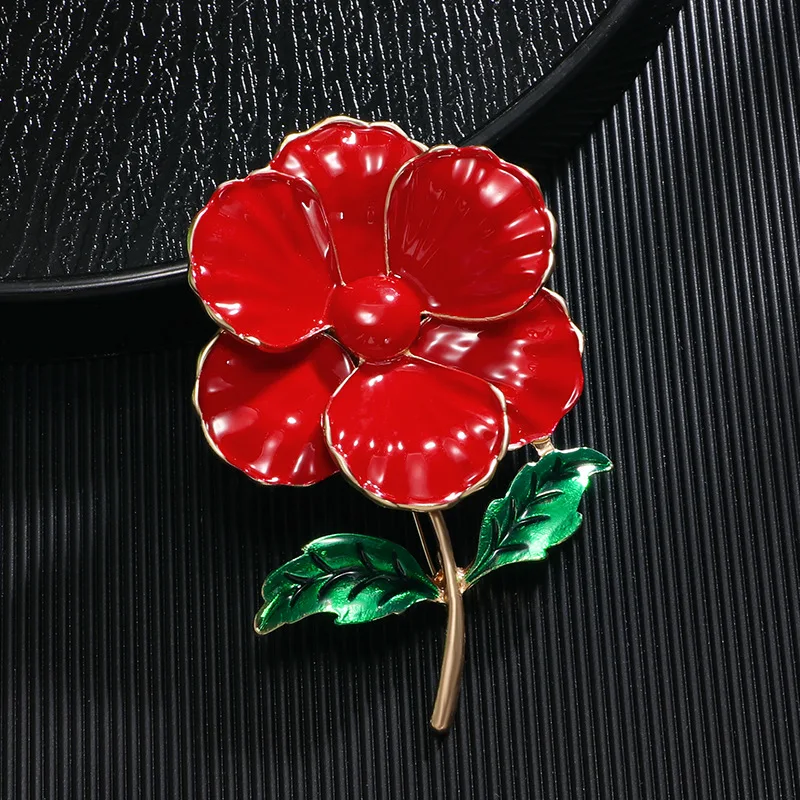 Женская корсажная брошь в виде цветка камелии красного и желтого цвета