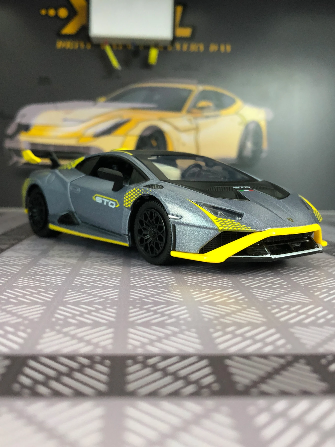 Фото Модель автомобиля CCA 1:32 Lamborghini Huracán STO, декоративная деталь из цинкового сплава, коллекционный подарочный автомобиль. №5