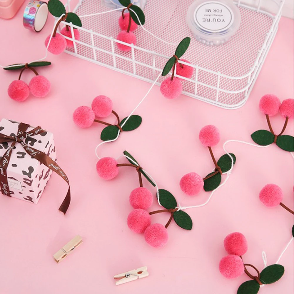 Вишневый войлочный шар