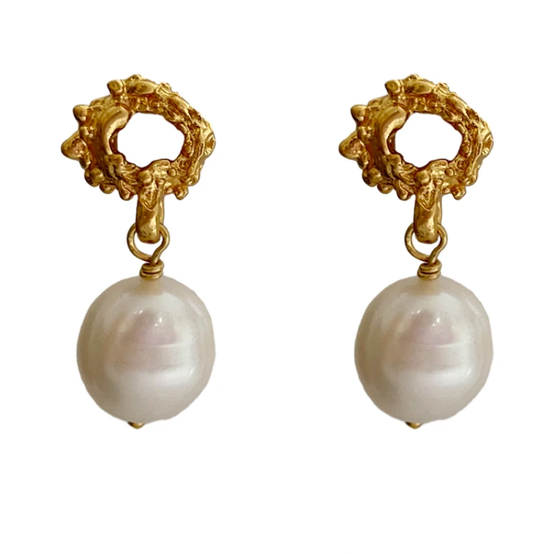 

Серьги LONDANY в стиле ретро, женские серьги, жемчужная подвеска, женские латунные плиссированные геометрические серьги-гвоздики в старинном стиле