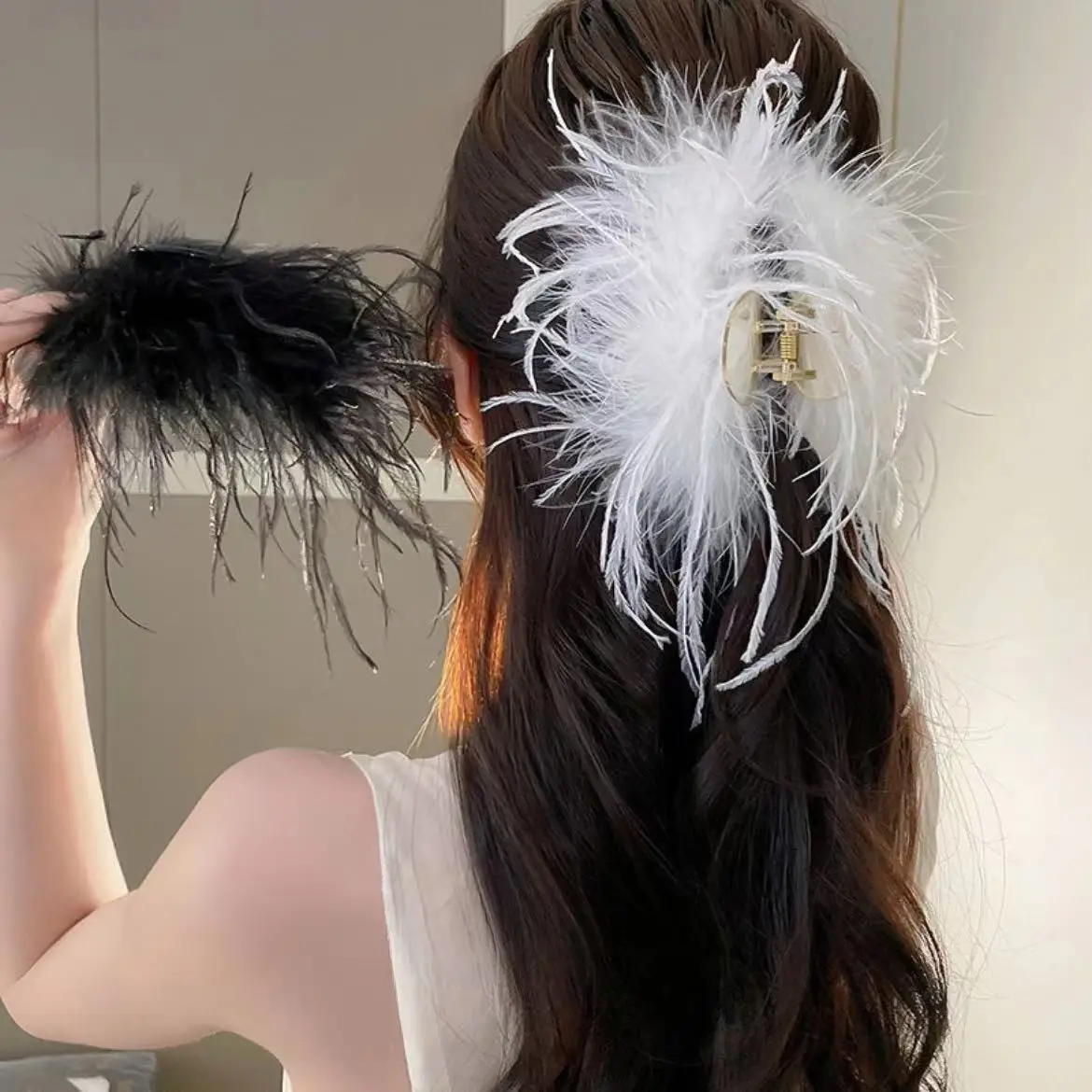 

Fall Winter Ostrich Feather Hair Clip Niche Design Fairy Sense Grab Clip Back of Head Hair Claw Shark Hair Clips for Women