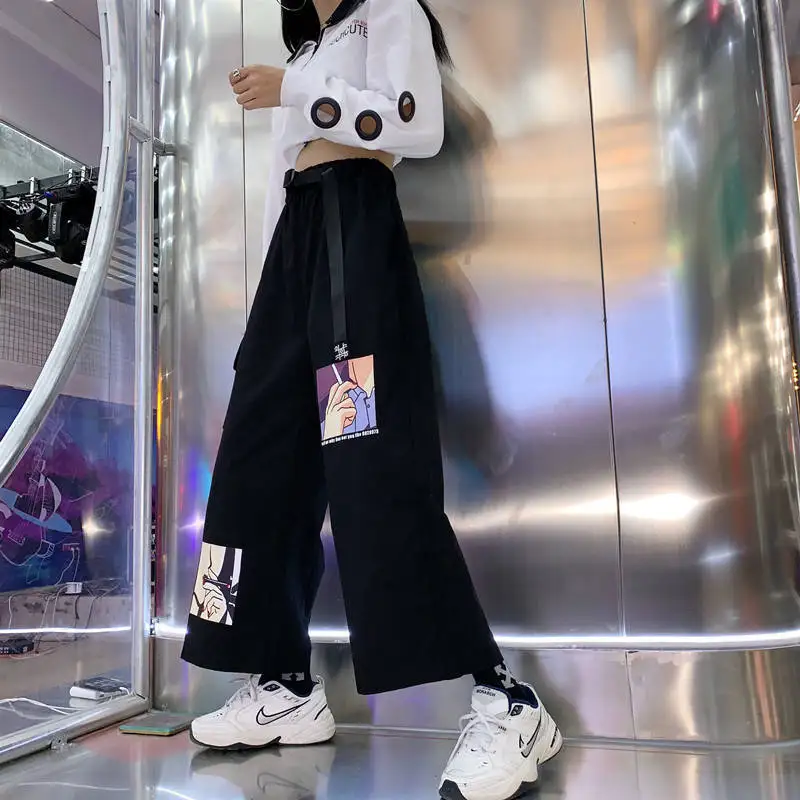 Рисунок 2 - Женские брюки для бега с аниме принтом