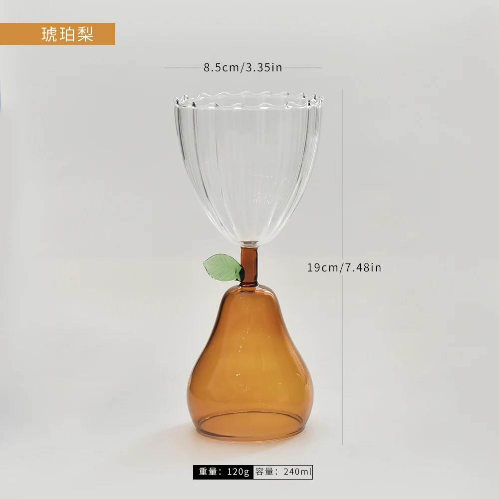 

Стеклянный бокал в скандинавском стиле