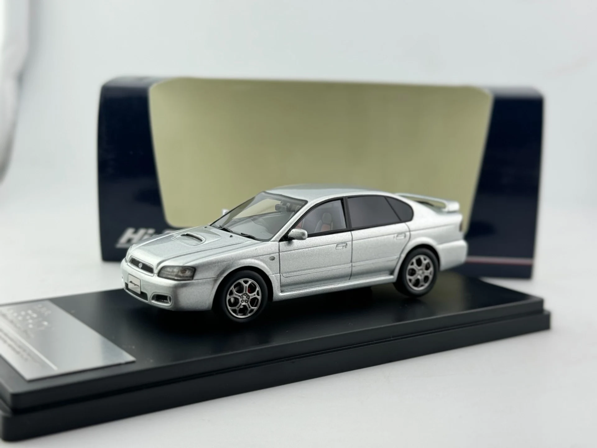 Фото Модель автомобиля Subaru Legacy из смолы, масштаб 1/43, с эффектом взрыва окон, Hi Story №4