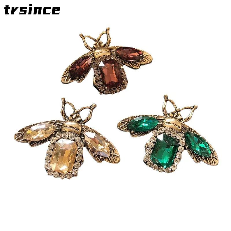 

Crystal Bee Brooch Insect Metal Pin Brooches for Women Bees Clothes Scarf Clip Rhinestone Brooch Birthday Party Gift