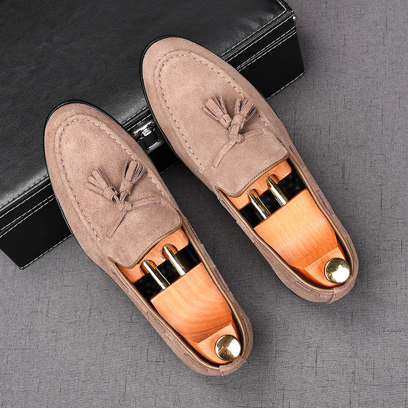 Модная замшевая мужская обувь с кисточками для отдыха мягкие мокасины в