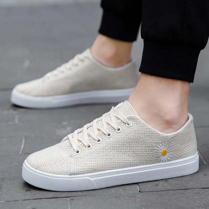 

Lace Up Mens Casual Flat Shoes Summer Trend Men Sneakers Old Beijing Breathable Men Casual Shoes