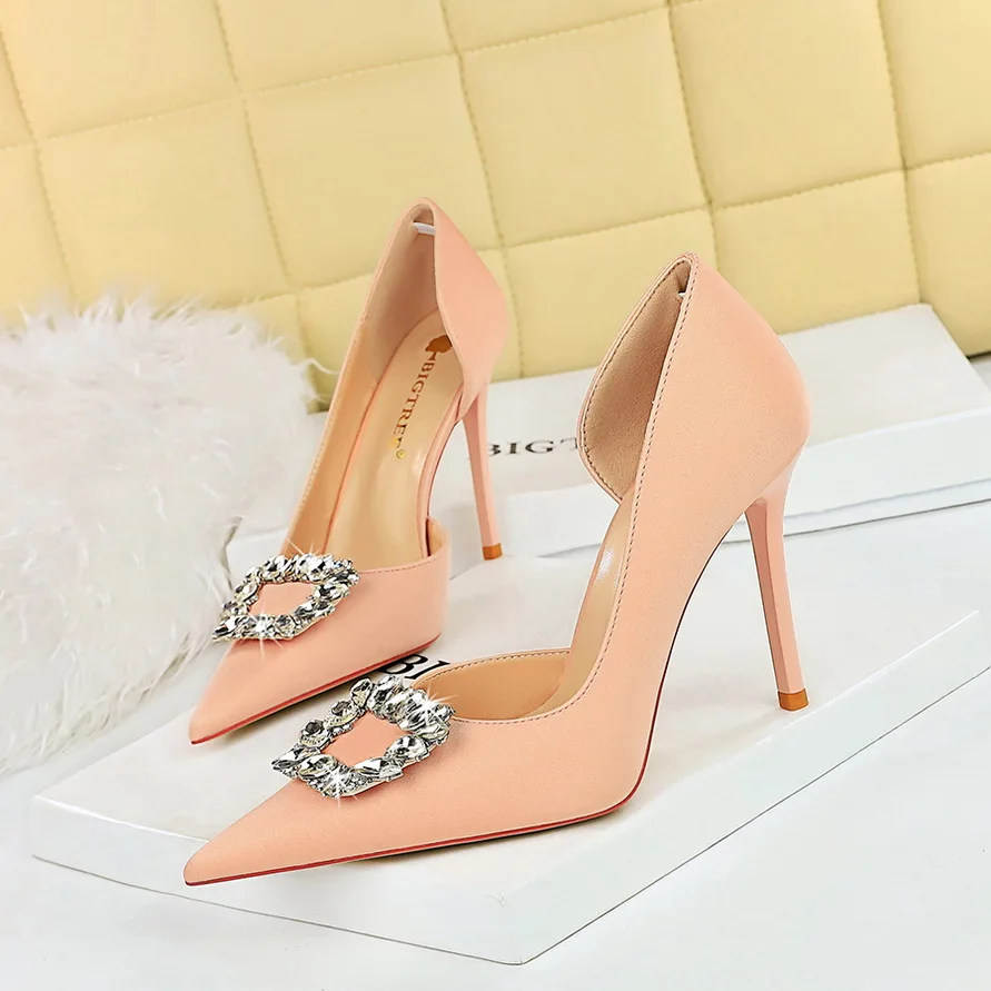 

Туфли-лодочки BIGTREE Ins с металлическими блестками, стиль Ins, без застежек, заостренный носок, высокий каблук, сексуальная обувь для женщин