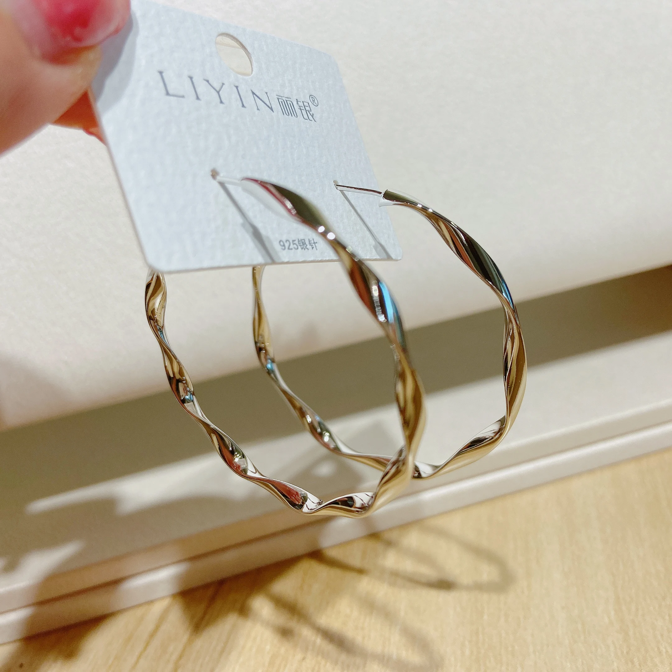 

New earrings explosion style Japanese and Korean fit earrings exaggerated hoop big earrings 925 silver needles all-match Korean