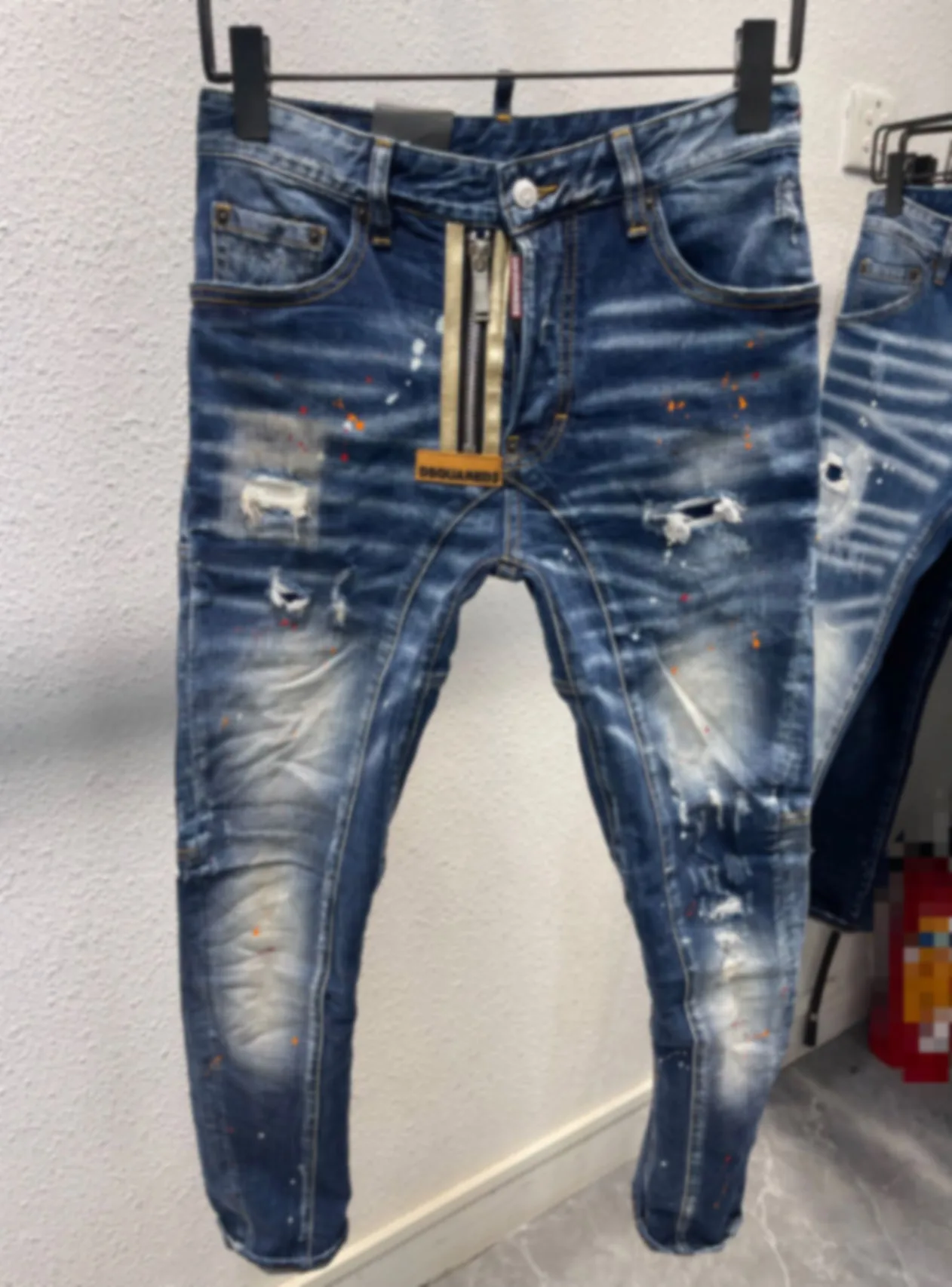 

2023 men's d2 jeans with three-dimensional stitching, light color washed paint dots, slim fit, small feet slightly elastic, damp