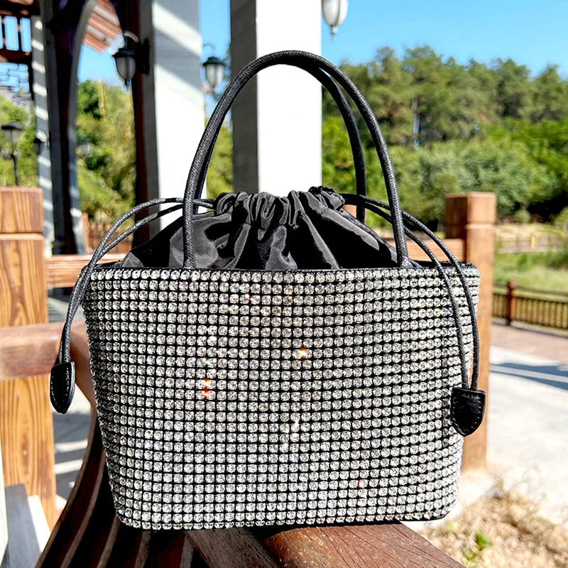 

Luxury Designer Handbag Women Shoulder Bags 2022 Female Shopper Purses Fashion Shiny Rhinestones Drawstring Chain Crossbody Bags