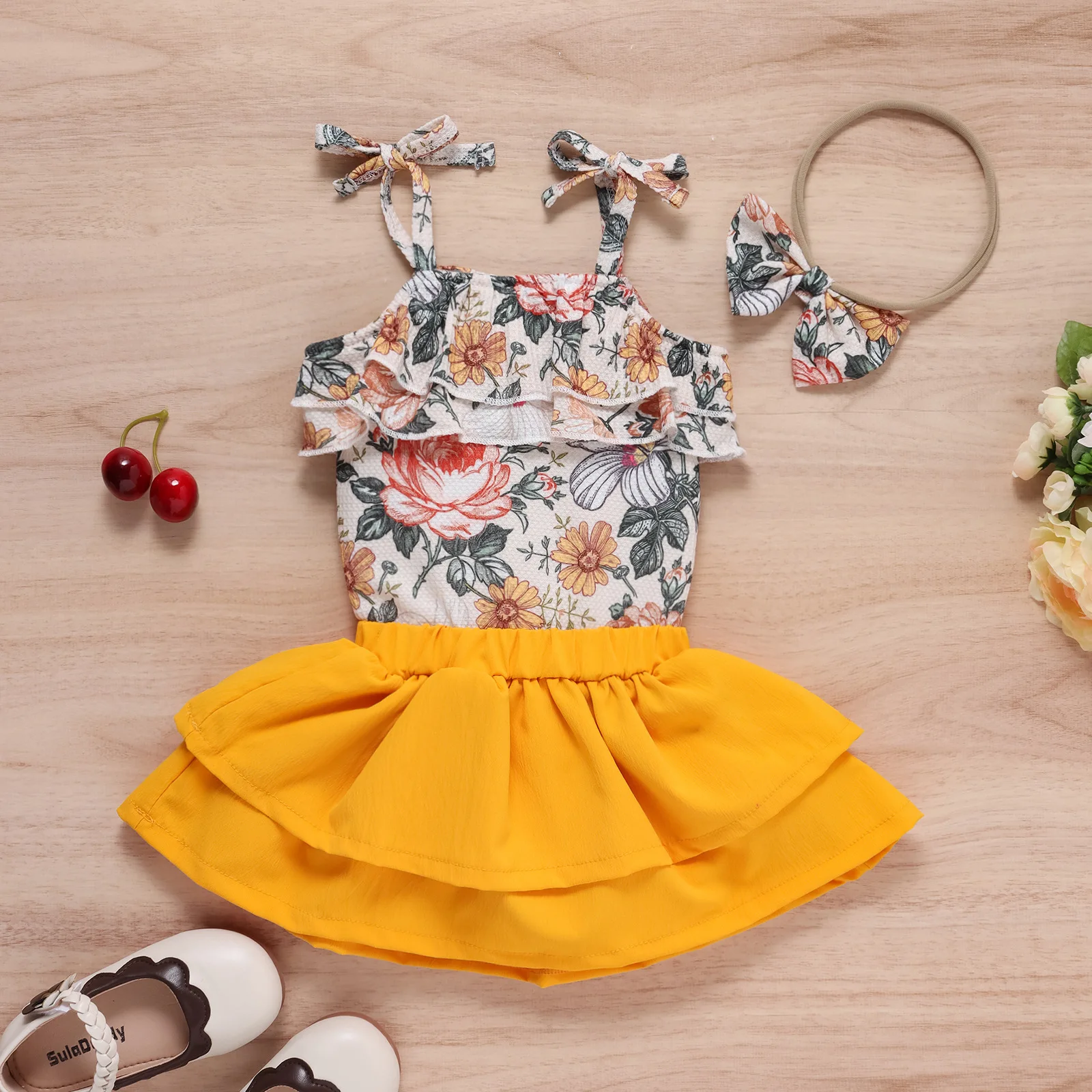 

Летняя одежда для малышей, одежда для маленьких девочек, боди на бретелях с цветочным рисунком для младенцев + однотонные шорты, комплект из ...