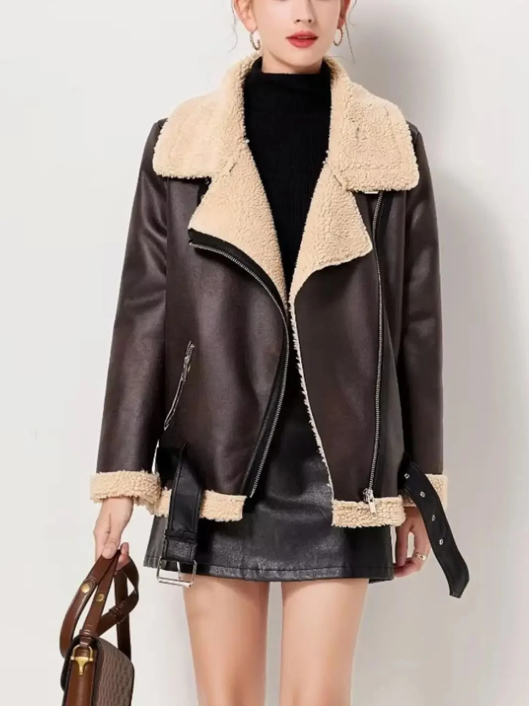 

Winter New American Retro Academy Style Small and High end Motorcycle Wear Leather and Wool One Piece Lamb Fleece Coat for Women