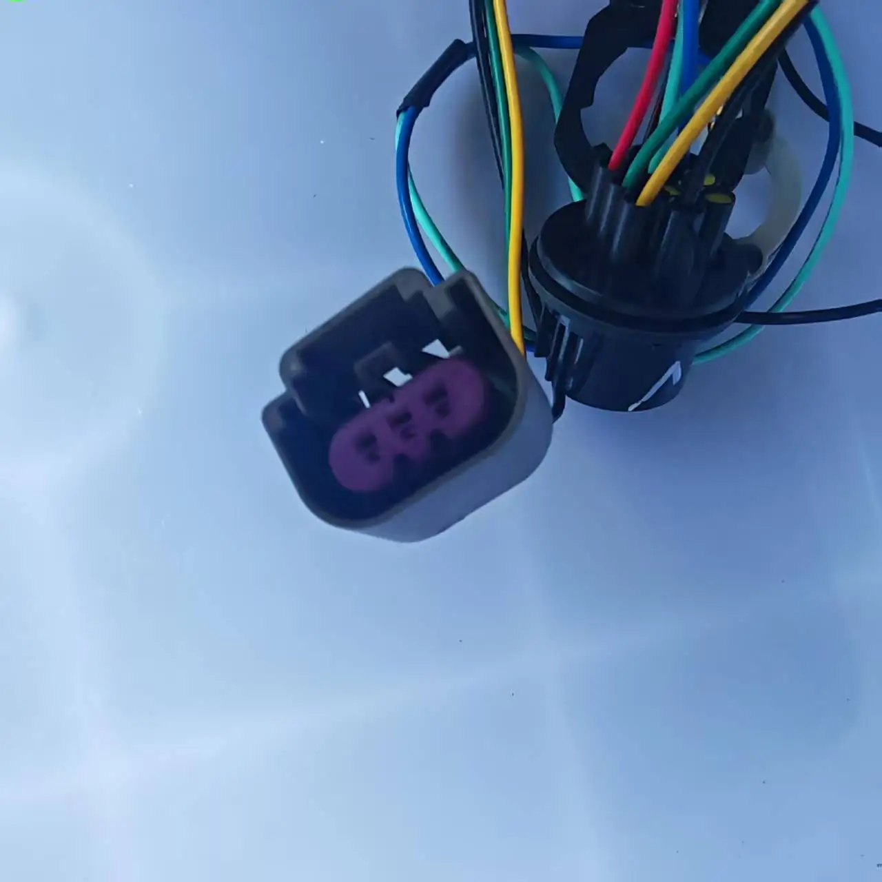 Новая индивидуальная черная пластиковая автомобильная проводка Pingchi для передних комбинированных фар (art.: 3920dc0824e08) - 3920dc0824e08