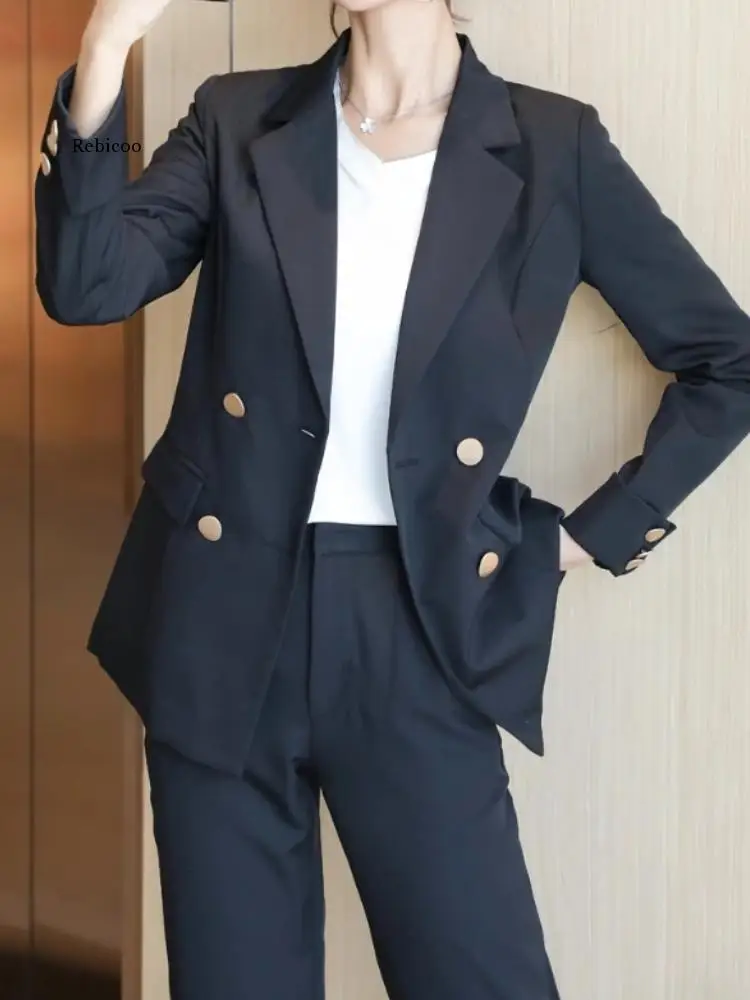 Костюм брючный женский деловой из блейзера и брюк элегантный повседневный