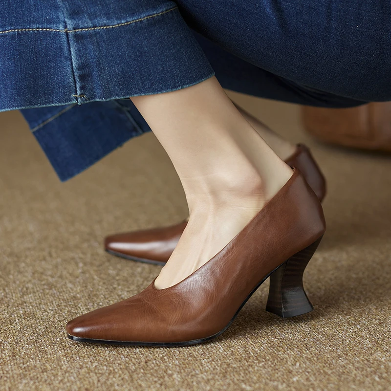 Женская простая обувь из воловьей кожи в стиле ретро во французском с v-образным