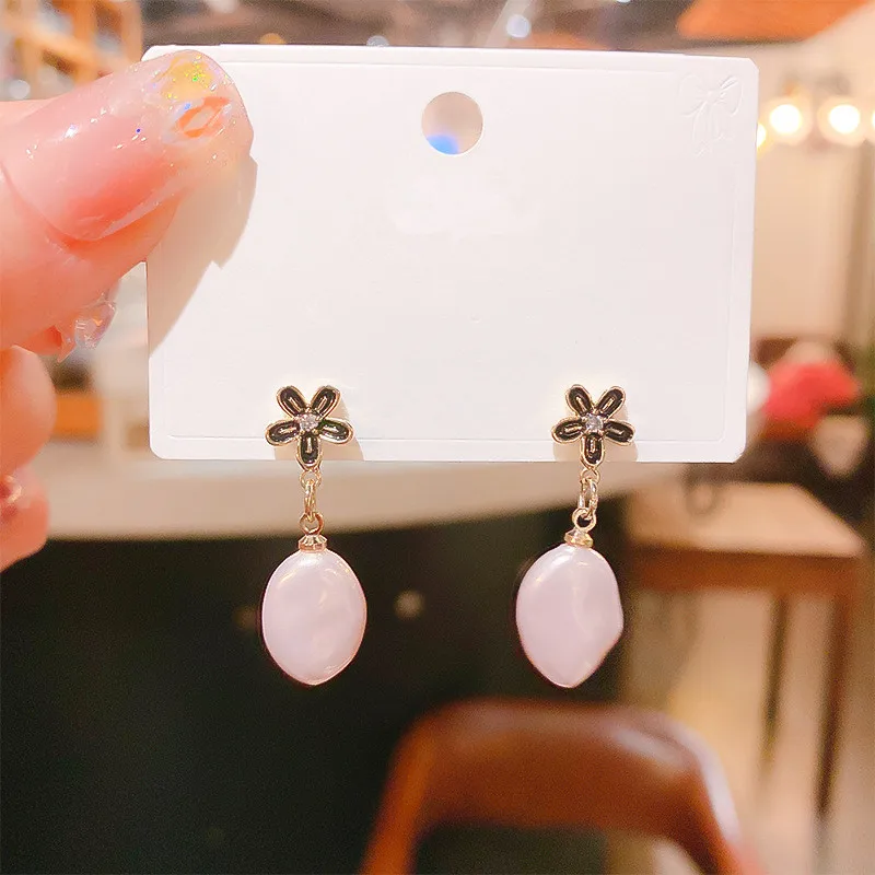 

Beautiful Irregular Pearl Earrings For Women Creative Handmade New Pendientes Wholesale
