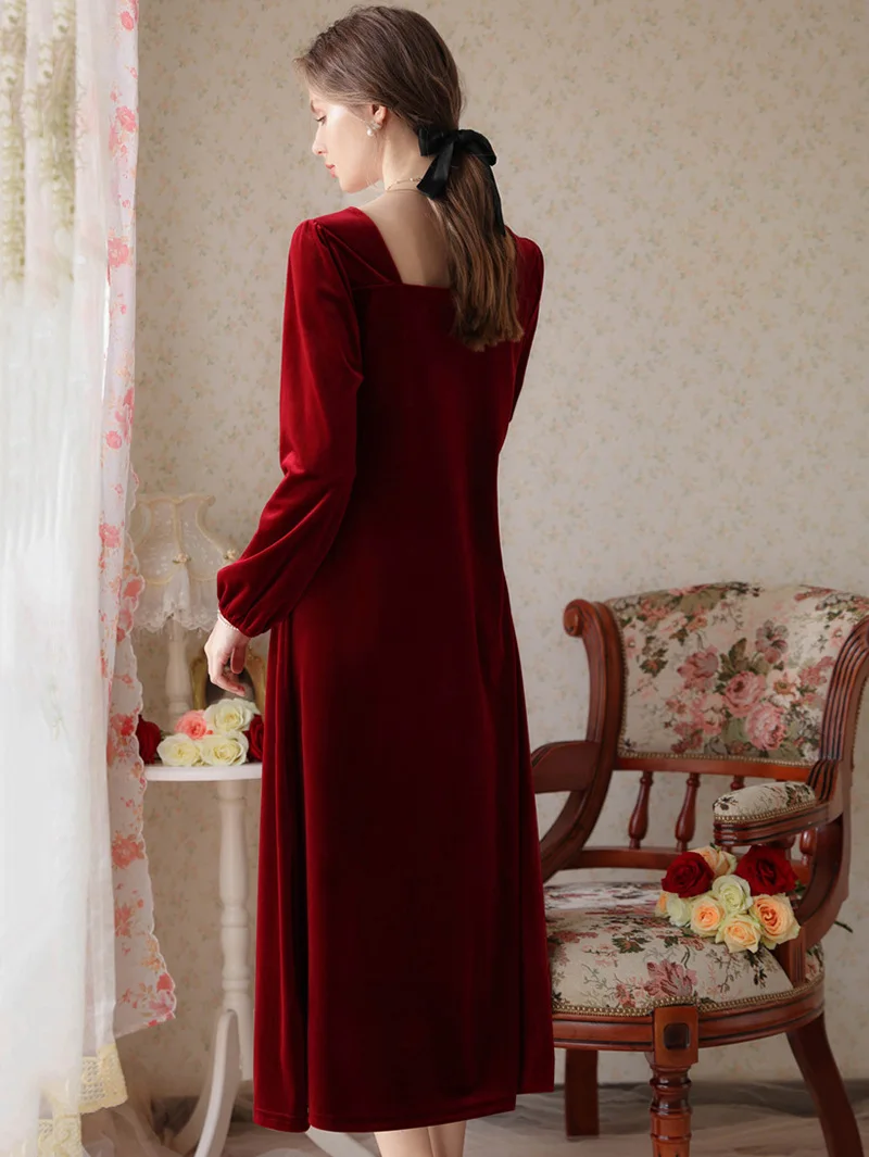 Women Vintage Velvet Long Nightdress Autumn Winter French Court Robe Backless Sleepwear Princess Nightwear Victorian Nightgowns