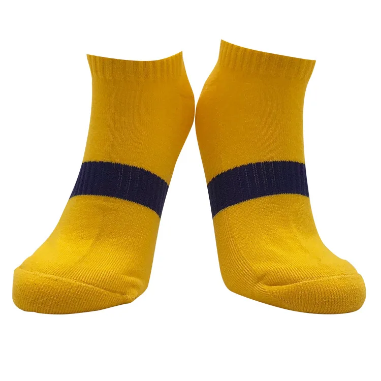 Adult Comfortable Breathable Anti slip and Sweat-absorbing Sports Short Tube Basketball Training Socks For Men Cycling Socks