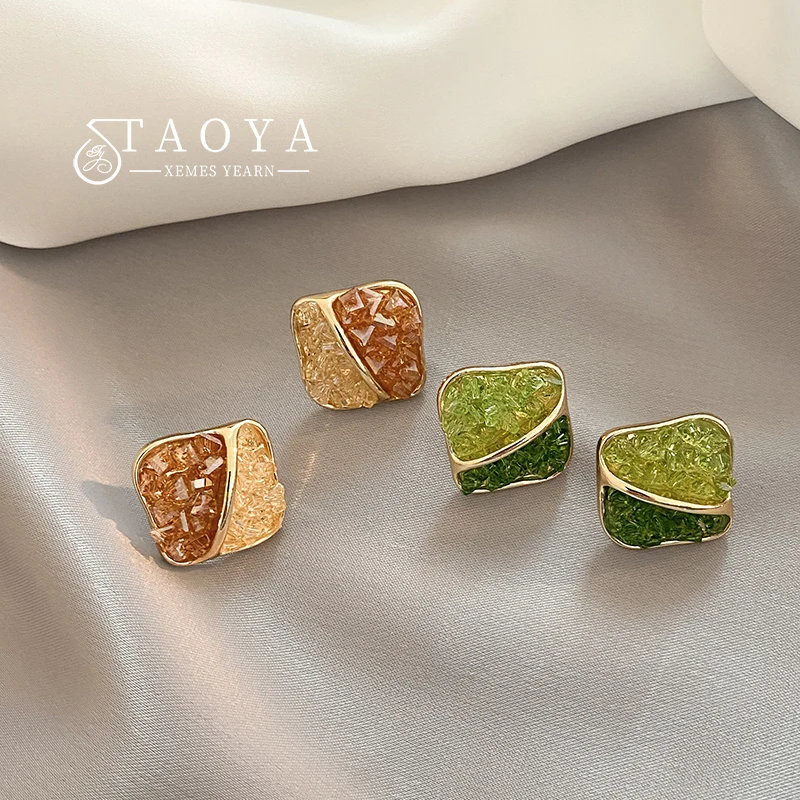 

2023 New Design Artificial Crystal Two Color Spliced Square Earrings for Korean Fashion Jewelry Party Women's Luxury Accessories