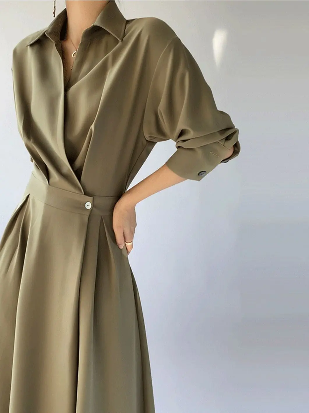 

Платье-миди женское ТРАПЕЦИЕВИДНОЕ во французском стиле с длинными рукавами и отложным воротником