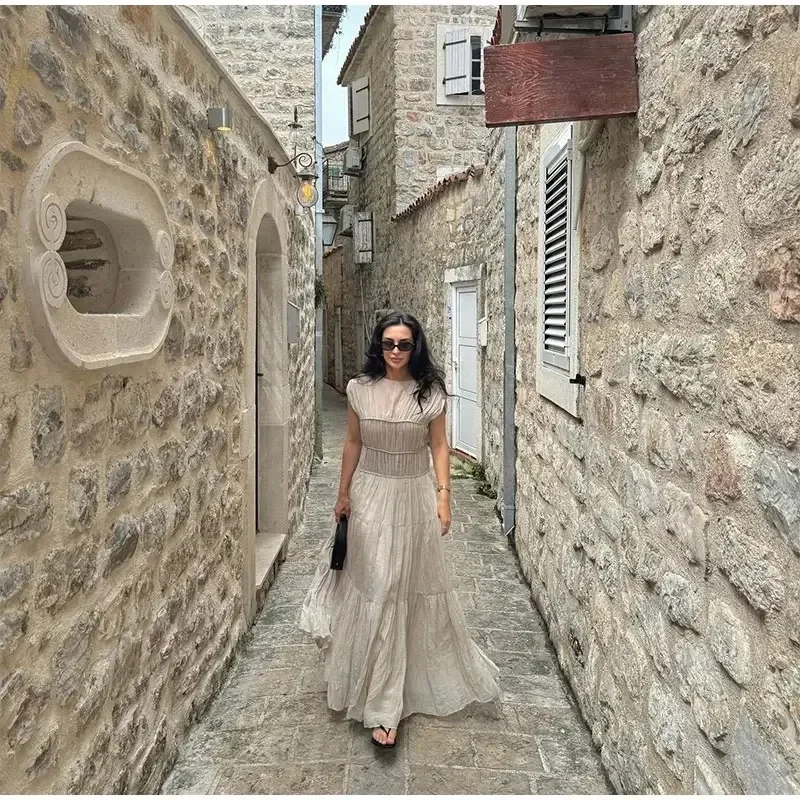 Женское платье без рукавов с круглым вырезом длинная форма морщинистая модная