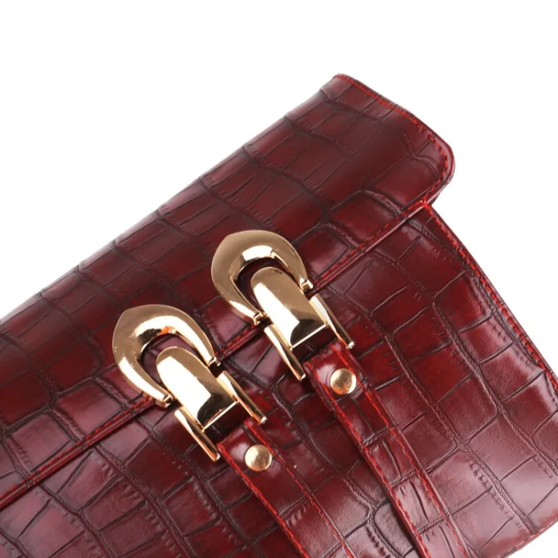 Женские сапоги до колена черные водонепроницаемые на платформе 14 см с ремешком и