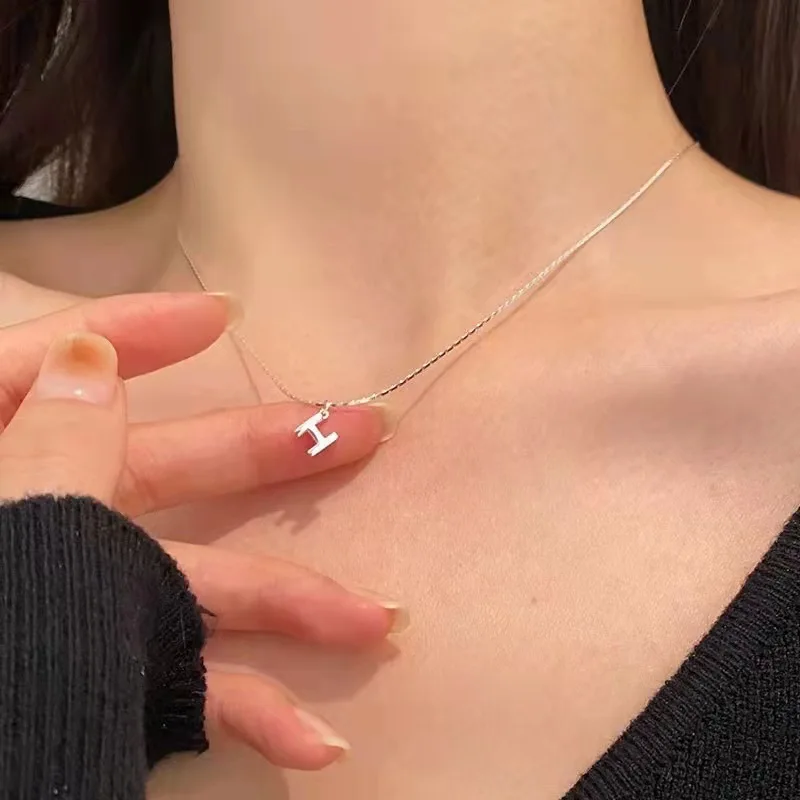 

Sterling silver HH three-dimensional necklace simple and versatile women's clavicle chain 2022 new letter necklace