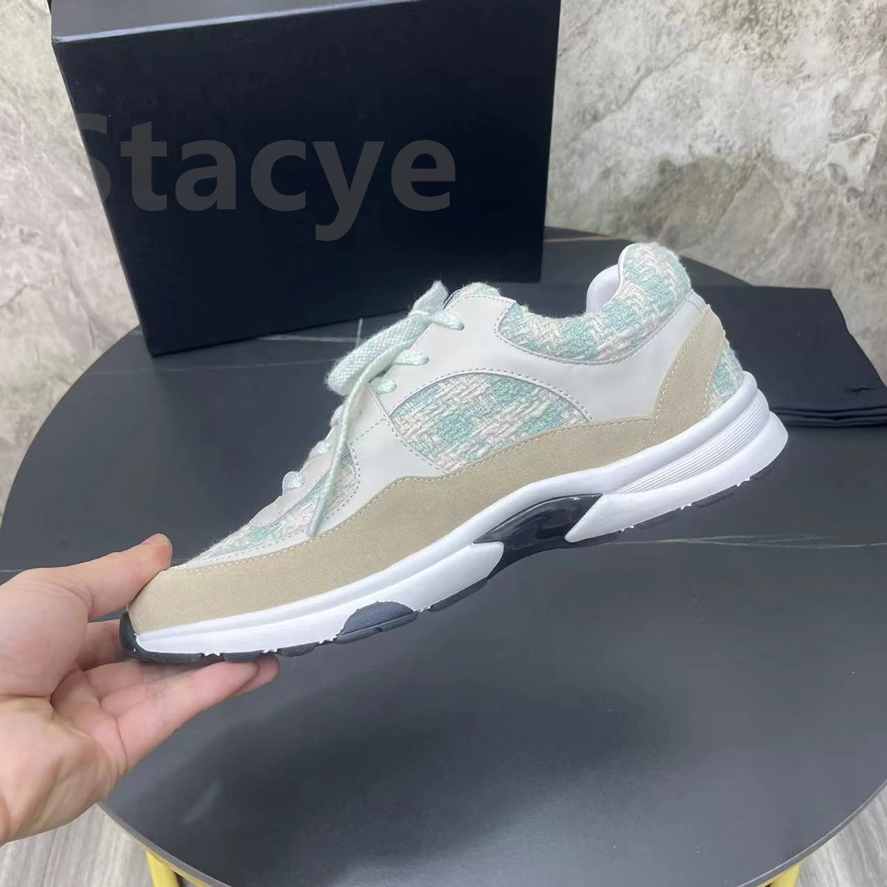 High-quality Women's sports shoes Damping Comfortable Male sneakers fashion Non-slip Women's autumn shoes Outdoor Couple shoe