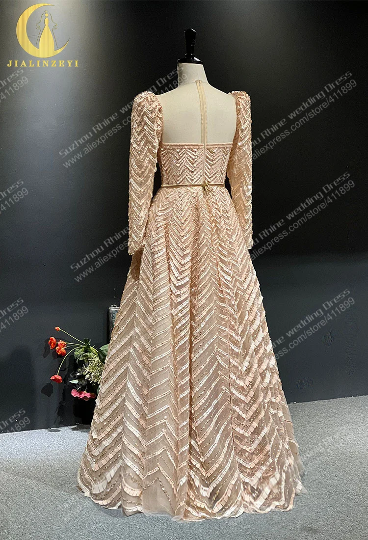 Рисунок 6 - Женское платье с длинным рукавом